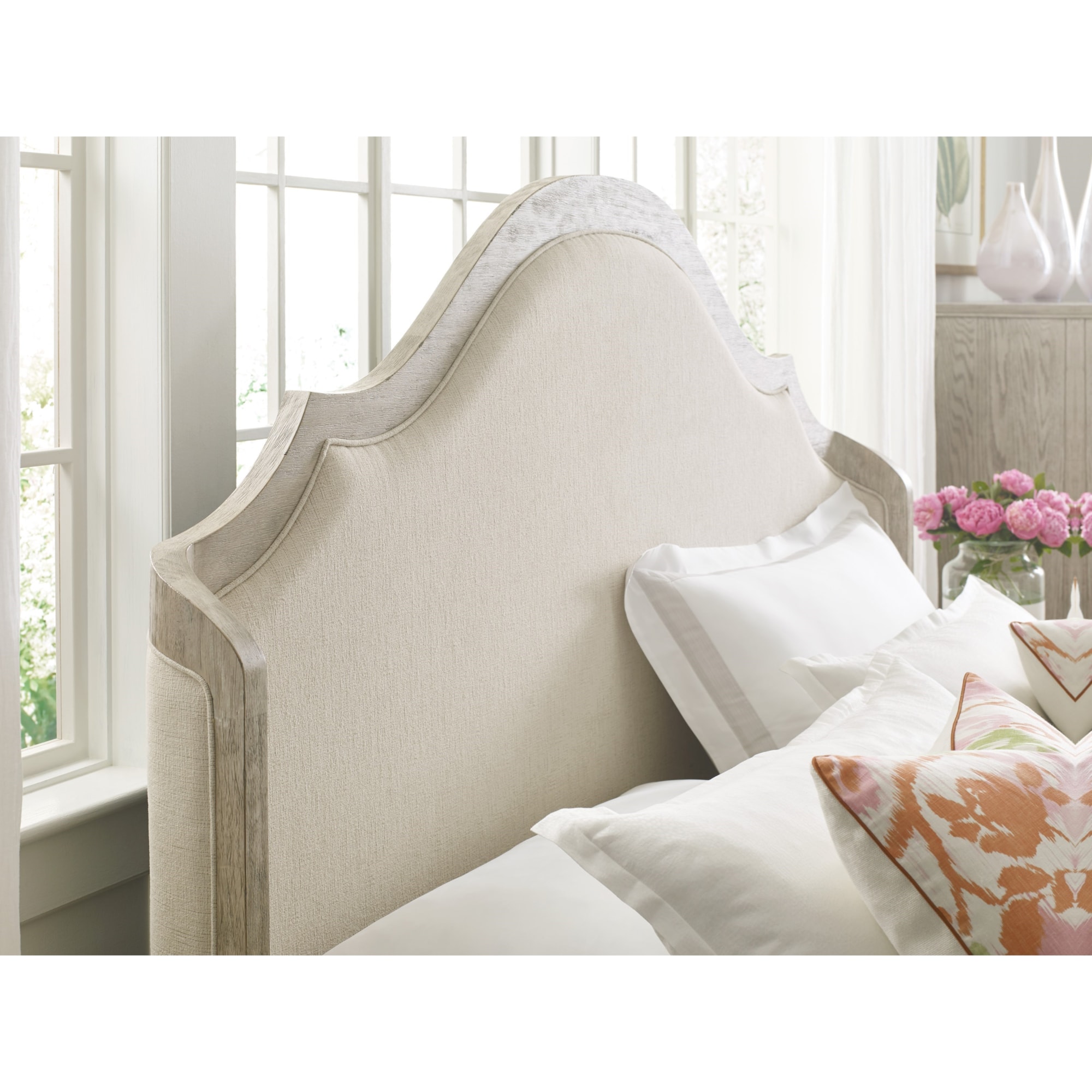 American Drew Vista 0180331601 Relaxed Vintage King Haven Shelter Bed